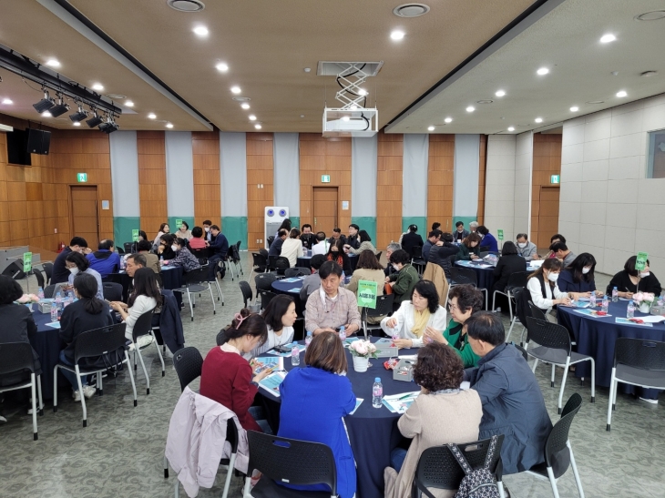 서울 금천구가 지난해 구청 강당에서 주민자치회 민관 협력 워크숍을 열고 있다. 금천구 제공