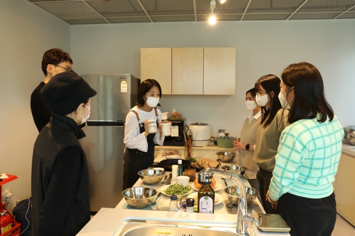 관악청년청에서 청년들이 프로그램에 참여하고 있다.   관악구 제공