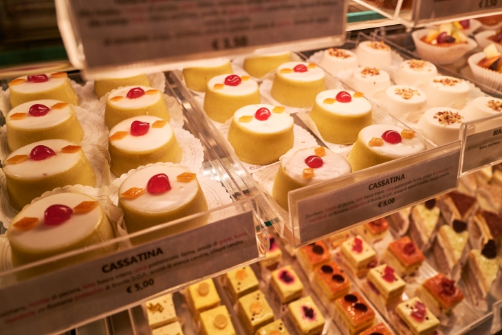 시칠리아의 문화적 다양성을 대표하는 음식인 미니 ‘카사타’ 케이크.