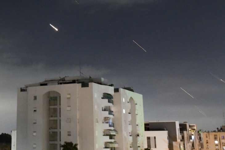 이스라엘 미사일, 이란 본토 타격<br>“군·핵 시설 지역에서 폭발음 들려”