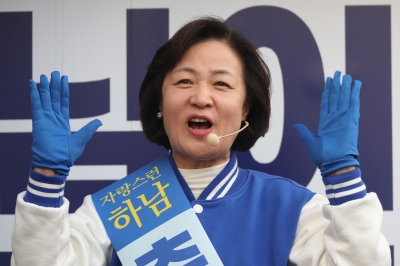 추미애, 박영선에 쓴소리 “외국 나가 있어 잘 모르는 듯”