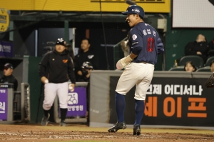 롯데, 황성빈 홈런 3개 등으로 kt잡고 탈꼴찌…김범석 역전 만루포로 LG 역전승