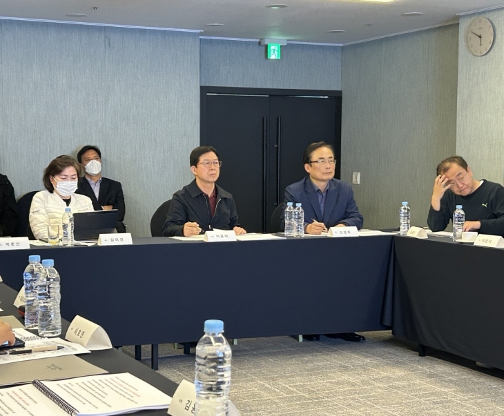 지난 16일 제5기 예산정책위원회 제3차 전체회의 및 연구발표회를 개최한 서울시의회 예산정책위원회(위원장 이종태)