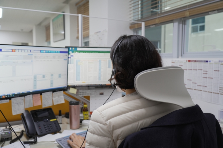 경남도 ‘120번 민원콜센터’ 상담 모습. 2024.4.22. 경남도 제공