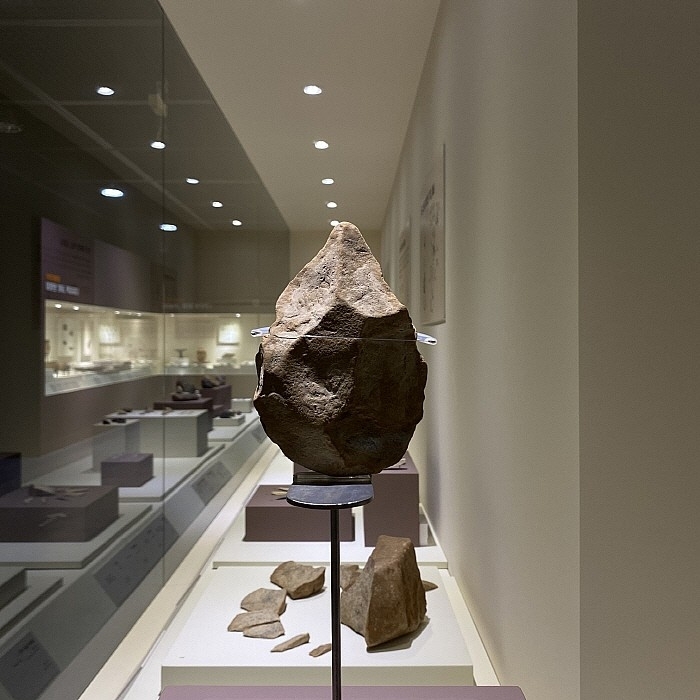 조선대학교 박물관에 전시된 ‘주먹도끼’ 모습. 조선대 제공