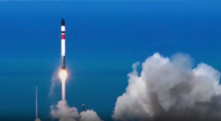초소형 군집위성 1호기를 탑재한 미국 우주기업 로켓랩의 발사체 ‘일렉트론’이 한국시간 24일 오전 7시 32분(현지 시각 24일 오전 10시 32분) 뉴질랜드 마히아 발사장에서 발사됐다. 2024.4.24 로켓랩 유튜브 캡처