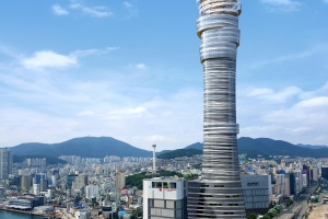 20년 뭉갠 부산롯데타워, 또 지연 전망… 지역사회 “시민 납득 하겠나”