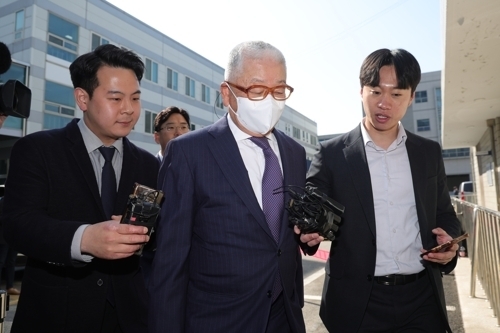 ‘중처법 1호 사고’ 삼표 정도원 회장 법정 출석