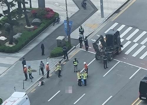 굴삭기 사고 현장. 연합뉴스