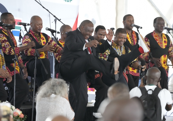 자유의 날 행사… 춤추는 남아공 대통령