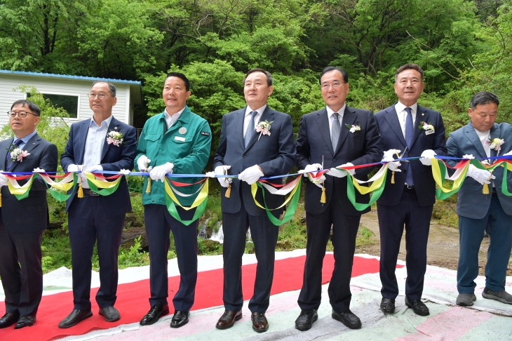 전남 담양군과 전북 순창군은 29일 순창군 구림면 도수터널의 차수벽 철거하고 통수식을 개최하고 있다.