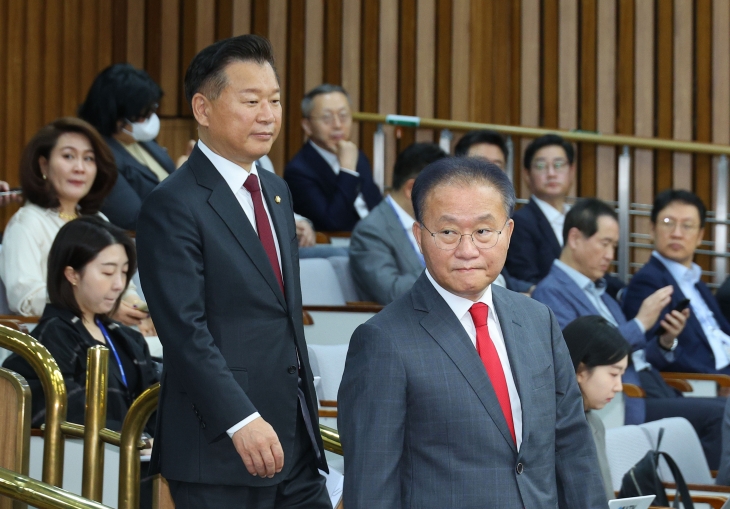 원내대책회의 참석하는 윤재옥-이양수