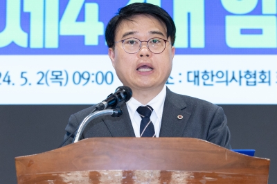 임현택 의협 회장, 취임하자마자 “의료 농단 바로 잡을 것”