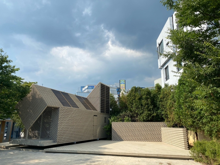 제5차 광주폴리 ‘순환폴리 Re:Folly’의 작품 중 하나인 ‘숨쉬는 폴리’. 동구 동명동 푸른길 공원에 들어서 있다.  광주비엔날레 제공