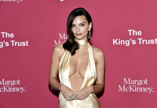Emily Ratajkowski attends The King‘s Trust Global Gala at Casa Cipriani on Thursday, May 2, 2024, in New York. AP 연합뉴스