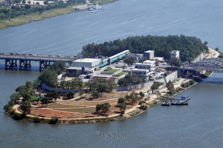 서울 영등포구 여의도 63스퀘어에서 본 노들섬 전경.  서울신문DB