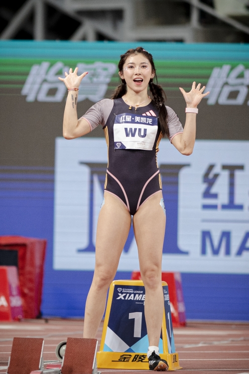 중국 남동해안 샤면에서 열린 ‘2024년 다이아몬드 리그 대회’ 여자 100m 허들에 출전한 우옌니. 2024.4.20 AP 뉴시스