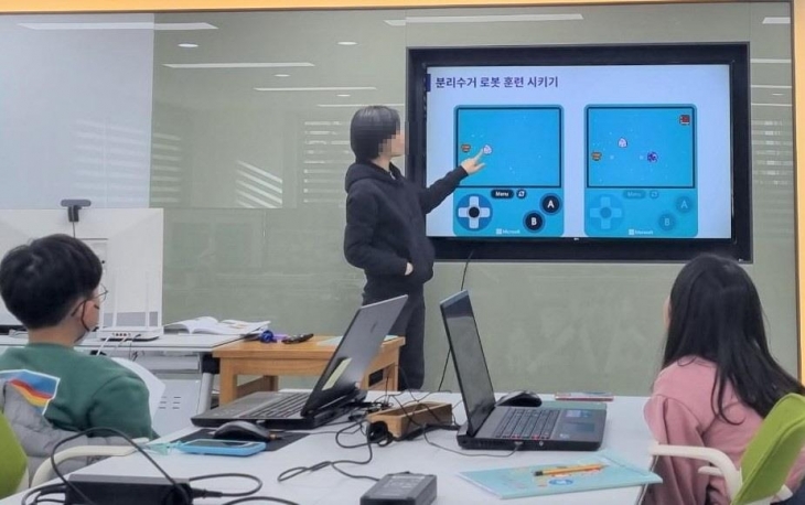 서울 영등포구 어린이들이 영등포구가 마련한 코딩 수업을 듣고 있다. 영등포구 제공