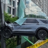 “당황해 핸들 꺾었다”…강남서 중앙선 넘어 돌진한 SUV