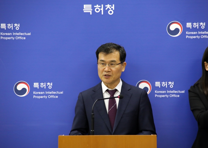 김시형 특허청장 직무대리가 13일 정부대전청사에서 ‘기술 보호 4중 안전장치 시행‘에 대해 브리핑하고 있다. 특허청