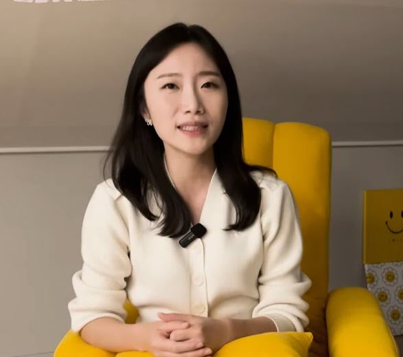 승무원, 은행원 출신 강연자로 활발히 활동하던 유튜버 ‘우자까’가 불의의 사고로 뇌 일부와 왼쪽 머리뼈를 깎아냈다고 전했다. 수술 전 모습. 유튜브 캡처