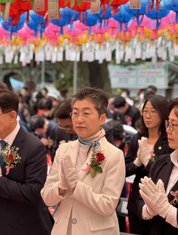 지난 15일 호압사를 방문해 부처님오신날을 기념한 유정희 의원