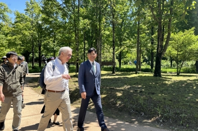 “이제 한국 포천에 내 나무 Ktree가 있습니다” 美 하버드대 수목원장, 국립수목원에 반하다