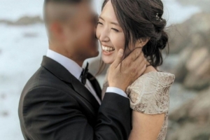 최태원 회장 딸 ‘10월 결혼’…웨딩화보 속 ‘선남선녀’ 환한 미소