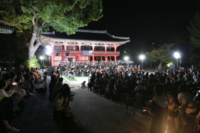 제주목관아 ‘야경산책’… 수문장 교대의식 보고 귤림풍악에 취하고