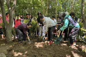 동작구, ‘맨발의 동작’ 흙길 40곳 새단장