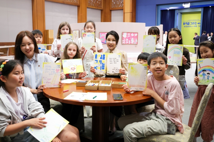 김건희 여사, 우크라이나 아동미술 전시 참석