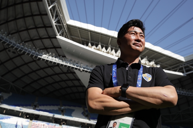 김도훈 한국 남자축구 국가대표팀 임시 감독이 2020년 12월 18일 카타르 알와크라의 알자누브스타디움에서 열린 2020시즌 아시아축구연맹(AFC) 챔피언스리그 페르세폴리스와의 결승전을 앞두고 결의를 다지고 있다. K리그 제공