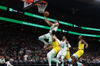 그저 바라볼 수밖에… ‘NBA 동부’ 결승 1차전 보스턴 승리