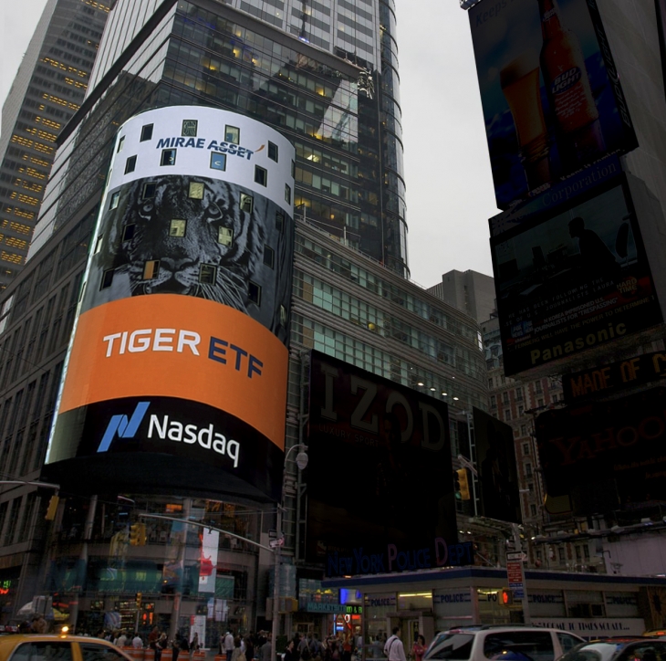 미국 나스닥타워 전광판에 홍보 중인 타이거(TIGER) ETF. 미래에셋자산운용 제공