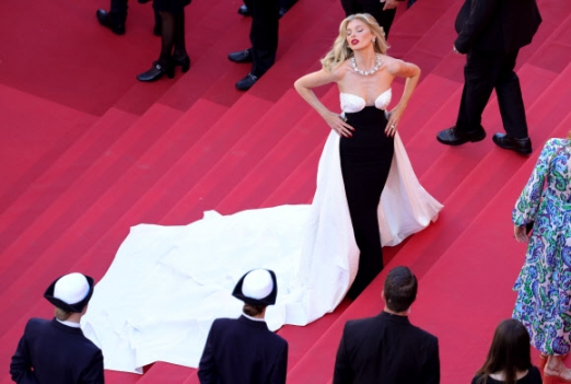 Elsa Hosk attends the premiere of ‘Le Comte de Monte-Cristo’ during the 77th annual Cannes Film Festival, in Cannes, France, 22 May 2024. The movie is presented out of competition of the festival which runs from 14 to 25 May 2024. EPA 연합뉴스