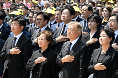 [포토] 문재인 전 대통령·권양숙 여사, 노무현 전 대통령  추도식 참석