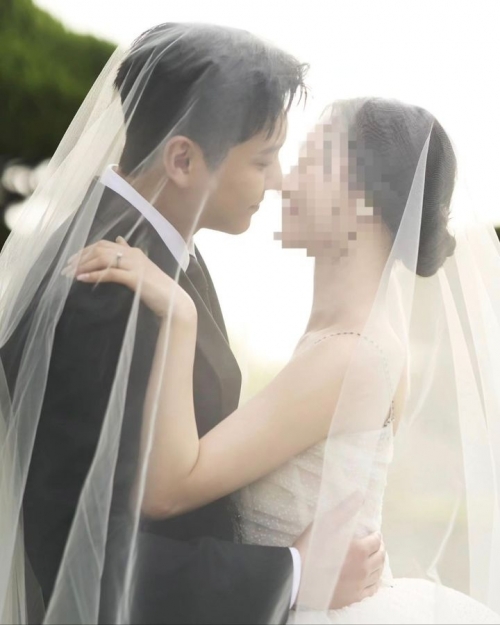 배우 송승현, 연예계 은퇴후 ‘결혼’…웨딩사진 공개됐다