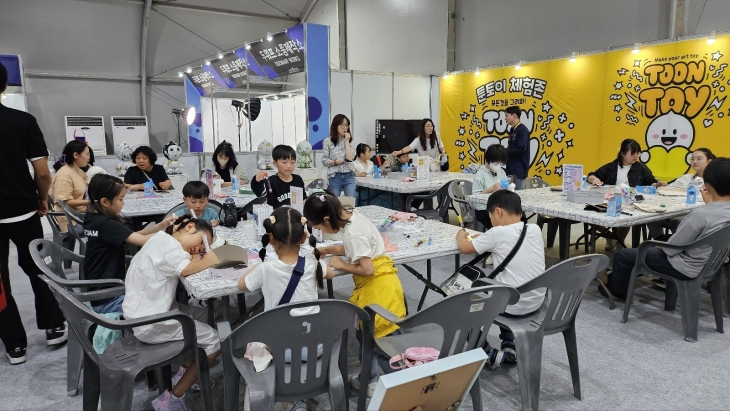 천안 K-컬처박람회 웹툰산업전시관이 인기를 얻고 있다. 시 제공