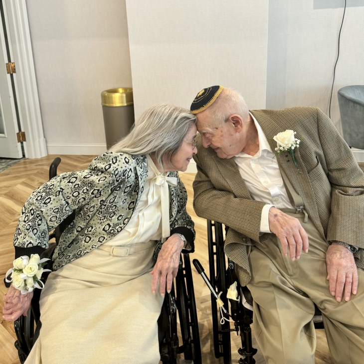102세인 마저리 피터먼(왼쪽)과 100세인 버니 리트먼 커플. Sarah Sicherman 페이스북