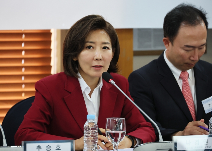 국민의힘 나경원 당선인이 27일 오전 서울 중구 한국프레스센터에서 열린 한국신문방송편집인협회 주최 초청 토론회에서 발언하고 있다. 연합뉴스