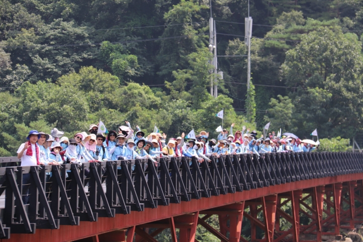 지난해 열린 DMZ 순례 모습. 민족화해센터 제공.