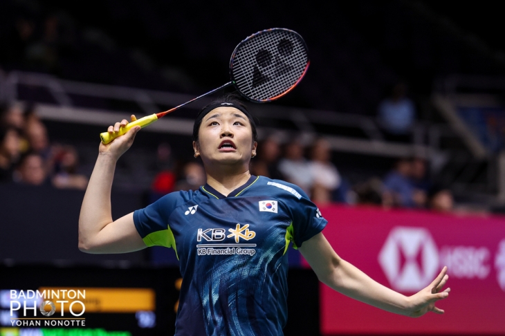 안세영이 28일 싱가포르 인도어 스타디움에서 열린 2024 세계배드민턴연맹(BWF) 월드투어(슈퍼750) 싱가포르오픈 여자단식 32강전에서 텟 타 투자(미얀마)를 상대하고 있다. 요넥스 제공