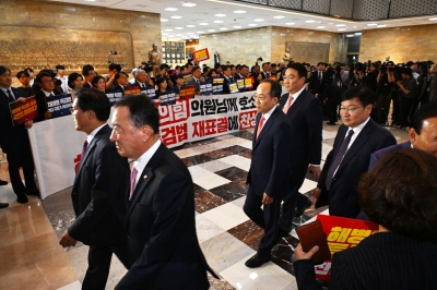 막판까지 고성·설전 오간 정쟁 국회