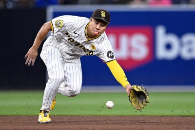 아! 김하성, 무안타에 실책까지…MLB 데뷔 최다 실책 타이