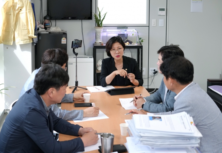 하남시의회 정혜영 의원이 지난 30일 하남시의회에서 2024년도 하남시의회 연구단체인 ‘SNS 의정 홍보연구회’의 첫 간담회를 개최했다. 하남시의회 제공