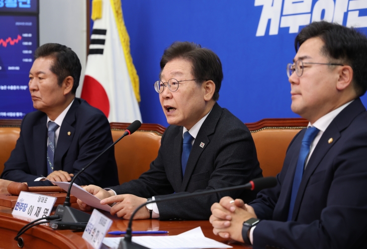 이재명 더불어민주당 대표가 31일 서울 여의도 국회에서 열린 최고위원회의에서 모두발언하고 있다. 뉴시스