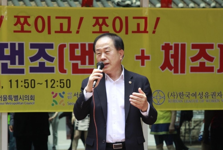 김용호 의원이 ‘국민댄조 한마당’에서 개최 인사말을 하고 있다.