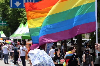 서울퀴어축제…“신앙적 도전” 성소수자 축복한 목회자들