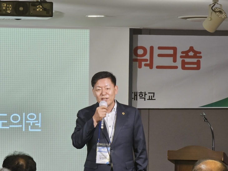 김정희 전남도의원이 “전남도가 뿌리기업협회를 최대한 지원할 수 있도록 다양한 정책을 마련해나가겠다”고 축사를 하고 있다.