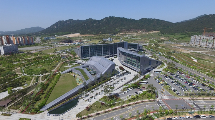 내포신도시(홍성 예산)에 있는 충남도청.